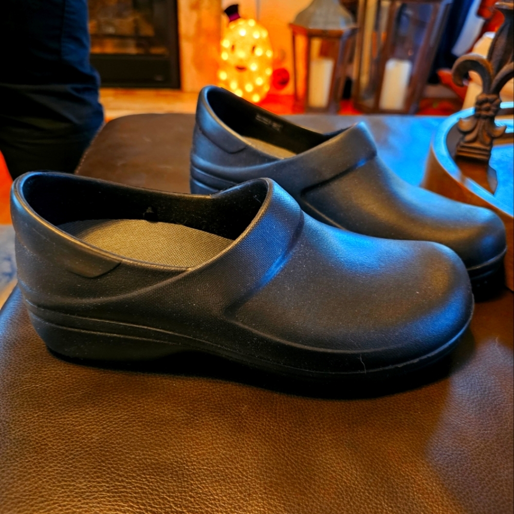Crocs slip resistant work clog
